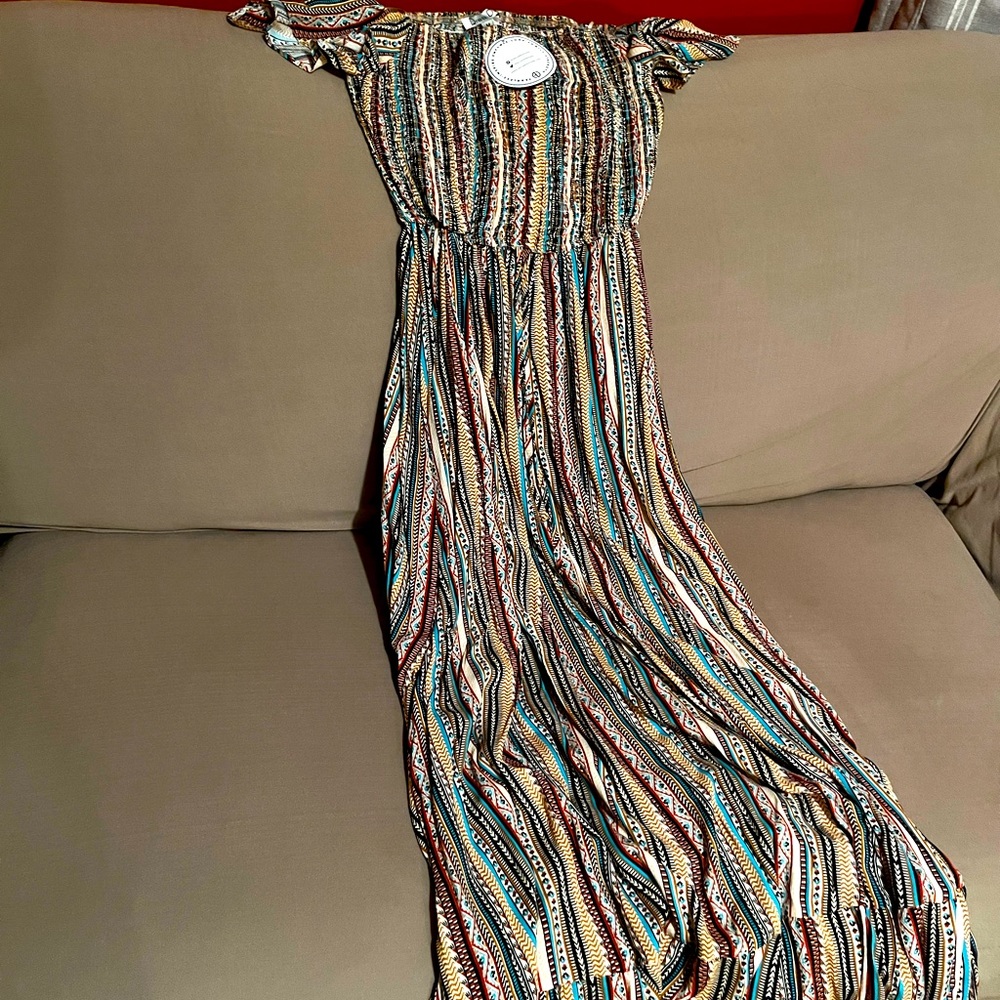 Off shoulder maxi dress. New with tags !